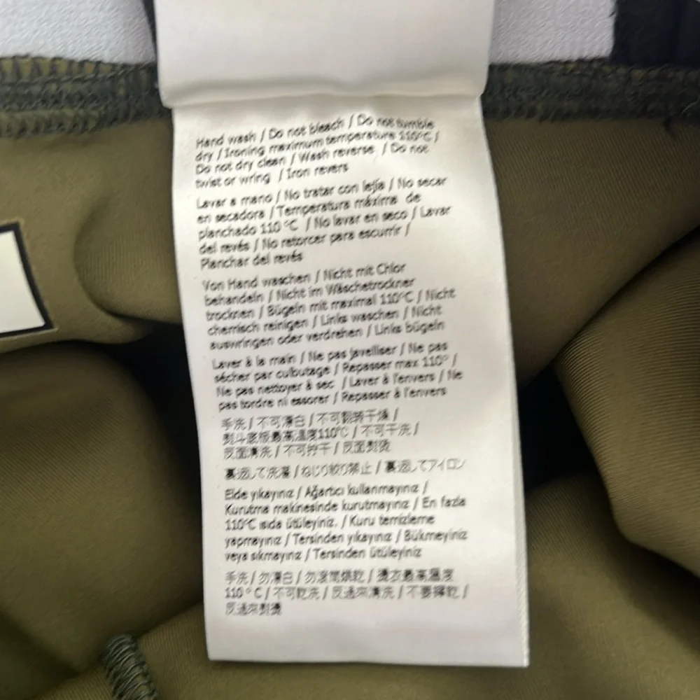 NWOT AUTH FENDI SHORTS US SIZE 2 - Picture 6 of 9